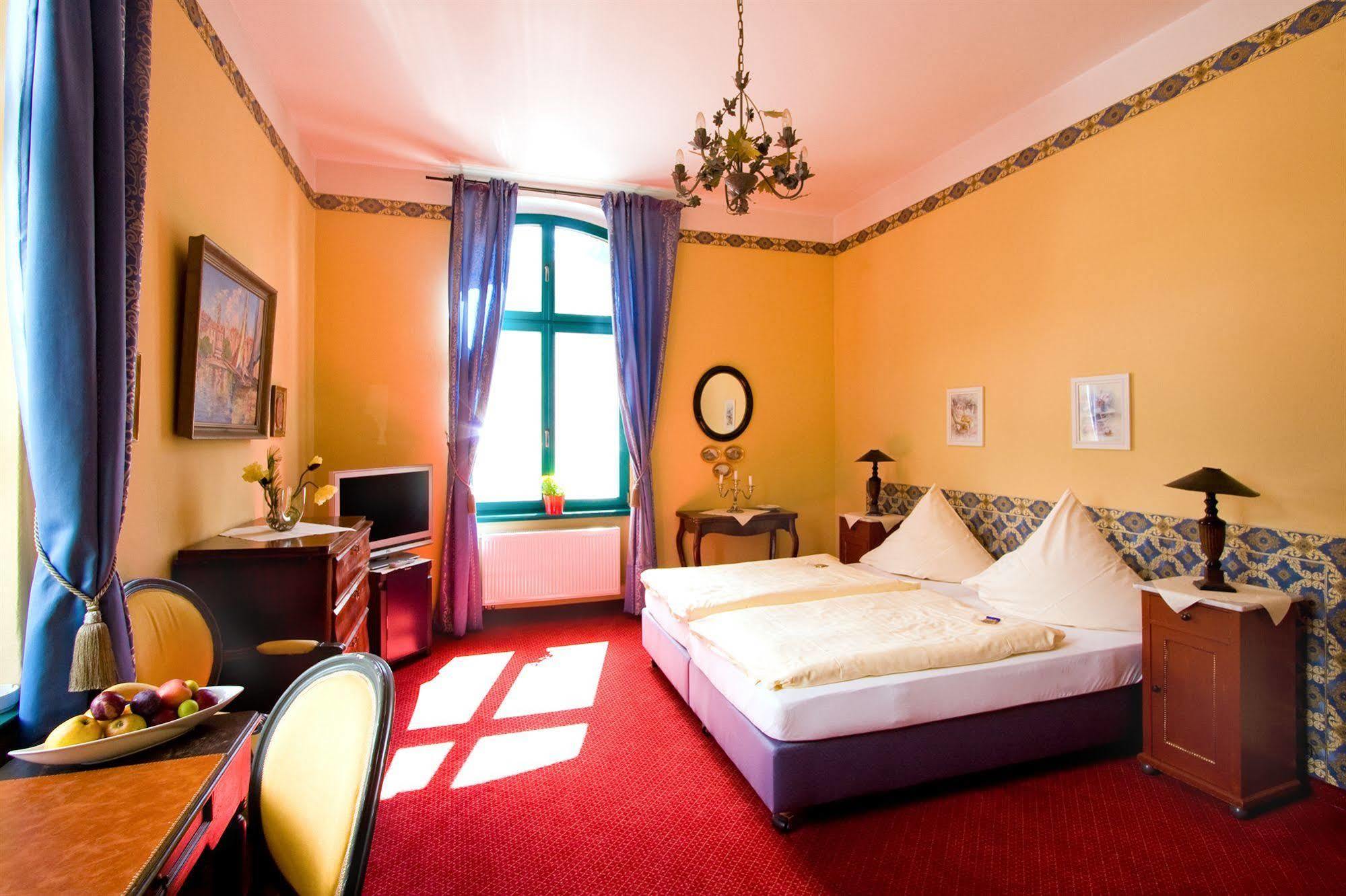 Hotel Zur Henne Naumburg  Bagian luar foto