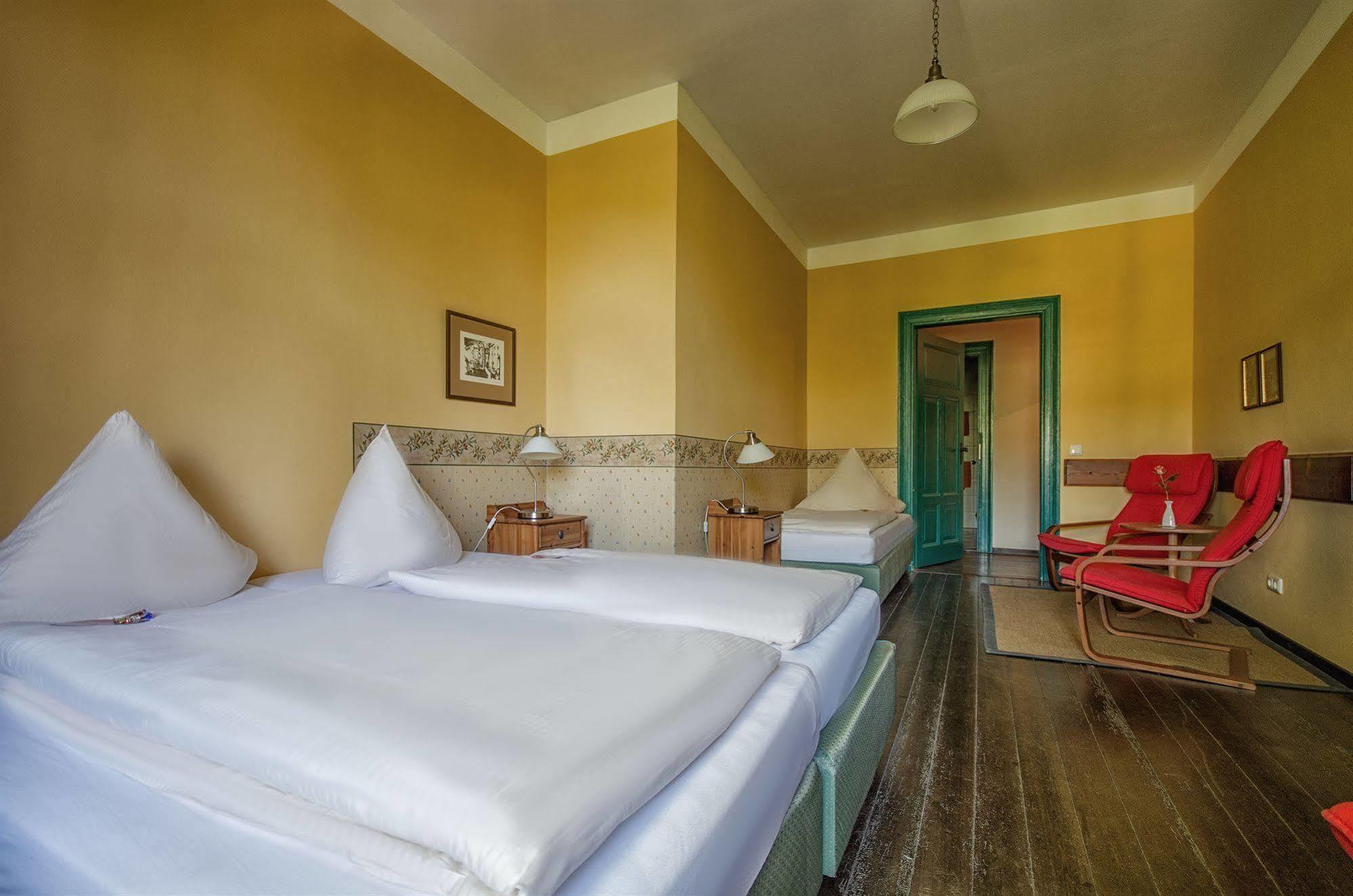 Hotel Zur Henne Naumburg  Bagian luar foto