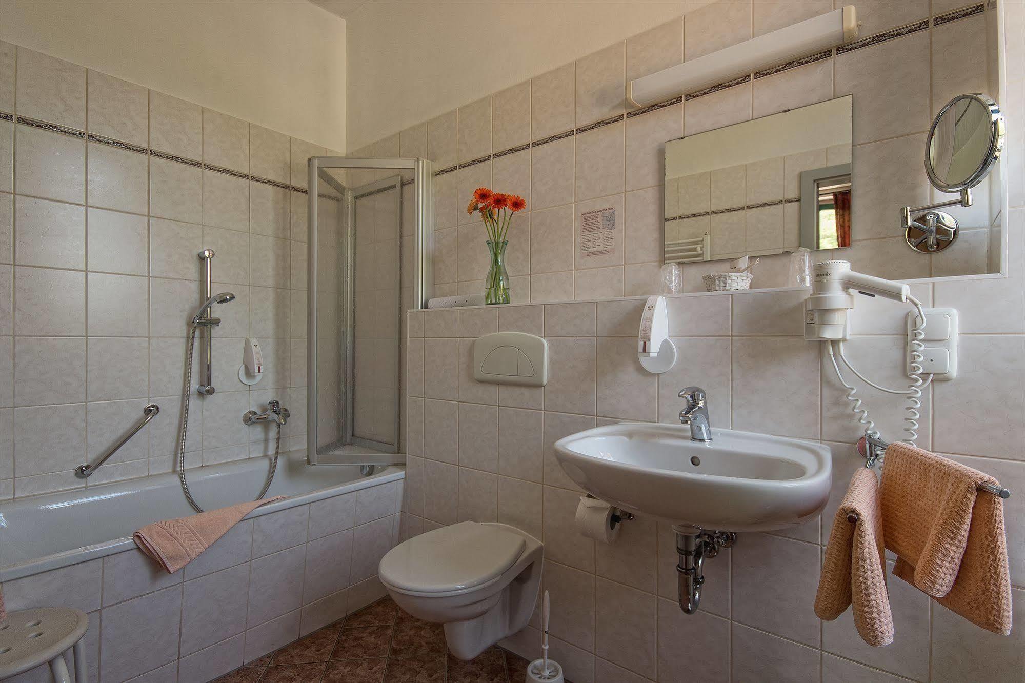Hotel Zur Henne Naumburg  Bagian luar foto