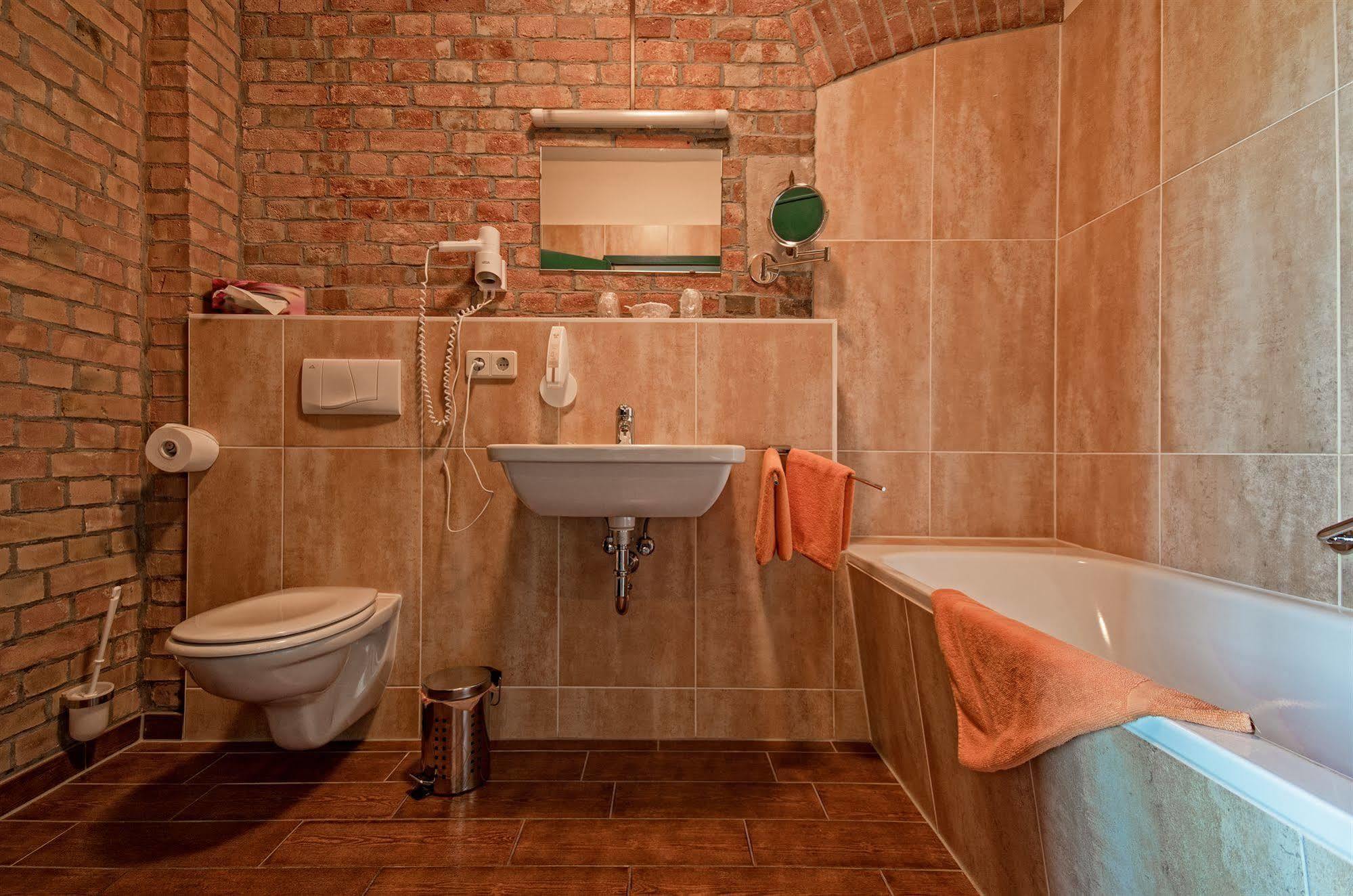 Hotel Zur Henne Naumburg  Bagian luar foto