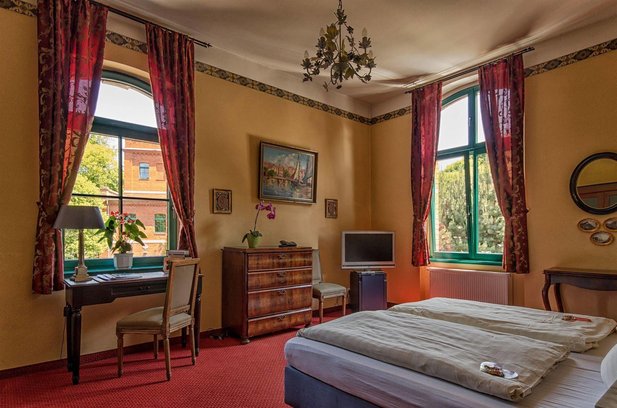 Hotel Zur Henne Naumburg  Bagian luar foto