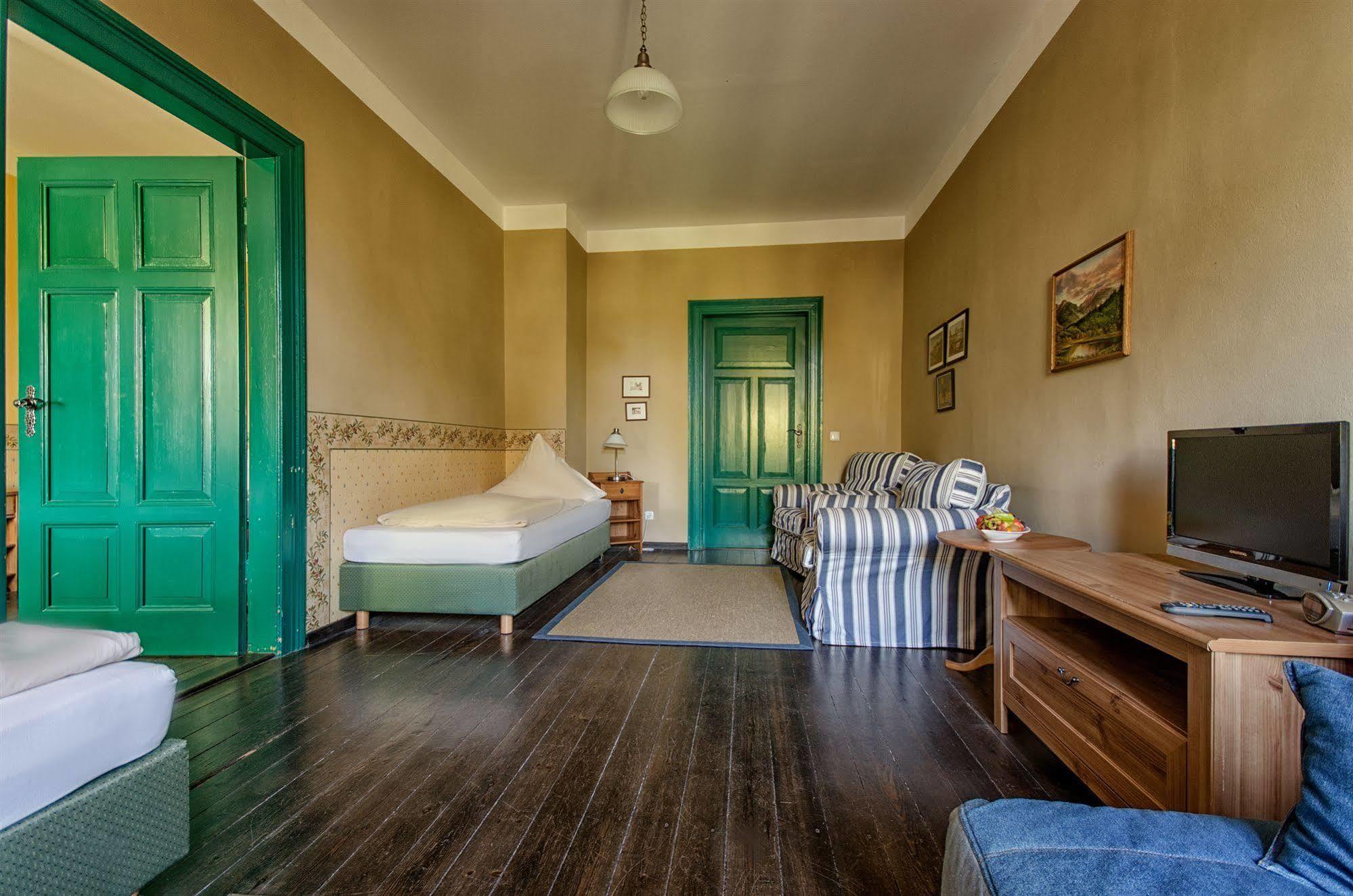Hotel Zur Henne Naumburg  Bagian luar foto